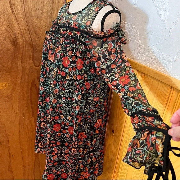 Adelyn Rae Black & Red Floral Cold Shoulder Asymmetric Dress Sz-M - Picture 4 of 13